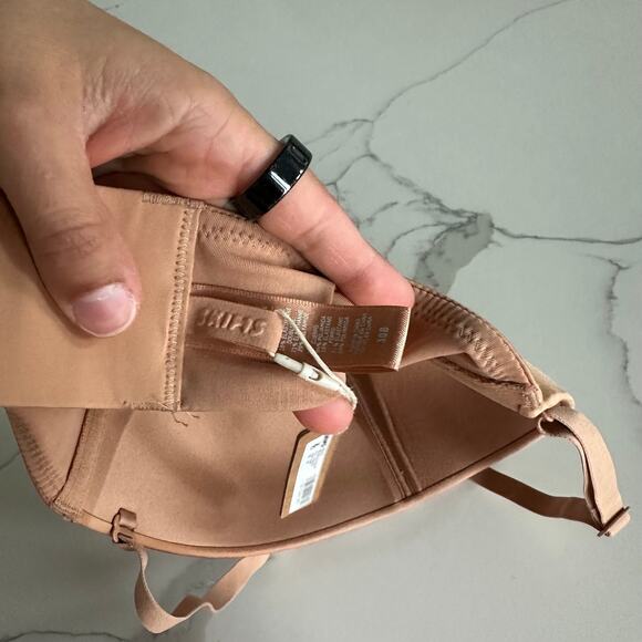 SKIMS BODY WIRELESS FORM STRAPLESS BRA Size 30B - Picture 5 of 5